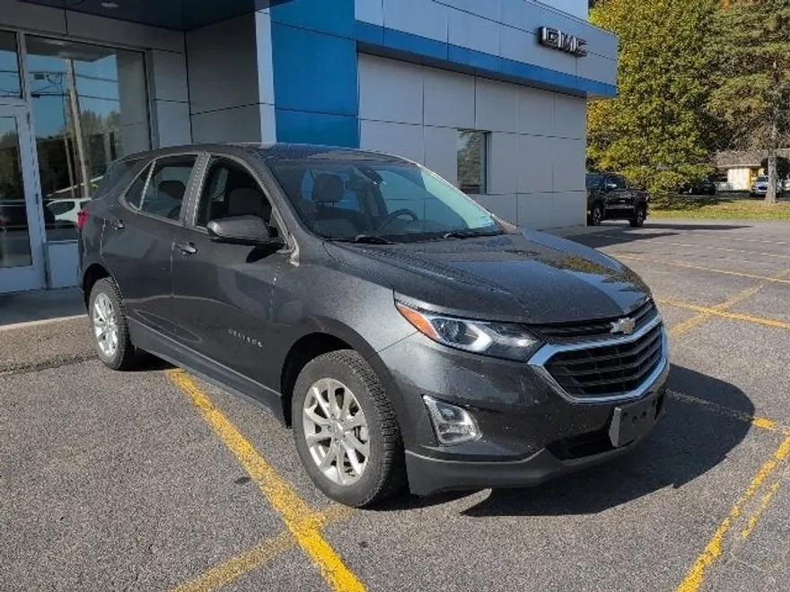 2021 Chevrolet Equinox LS photo 1