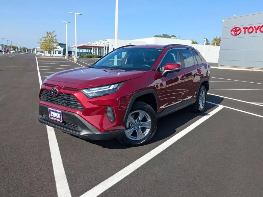 2025 Toyota RAV4 XLE photo 1