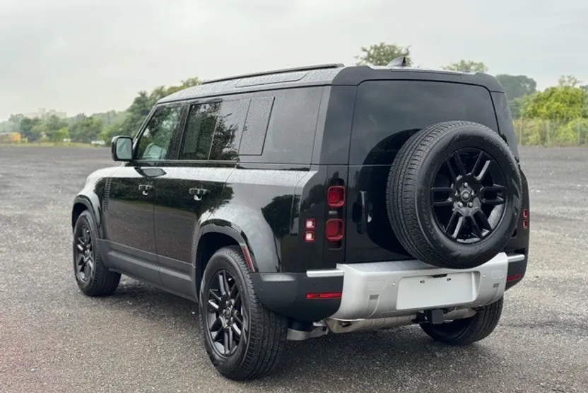 2025 Land Rover Defender 110 S photo 1
