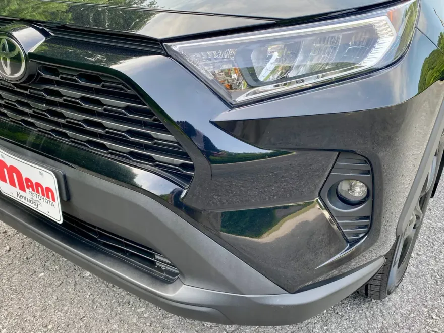 2021 Toyota RAV4 XLE photo 1
