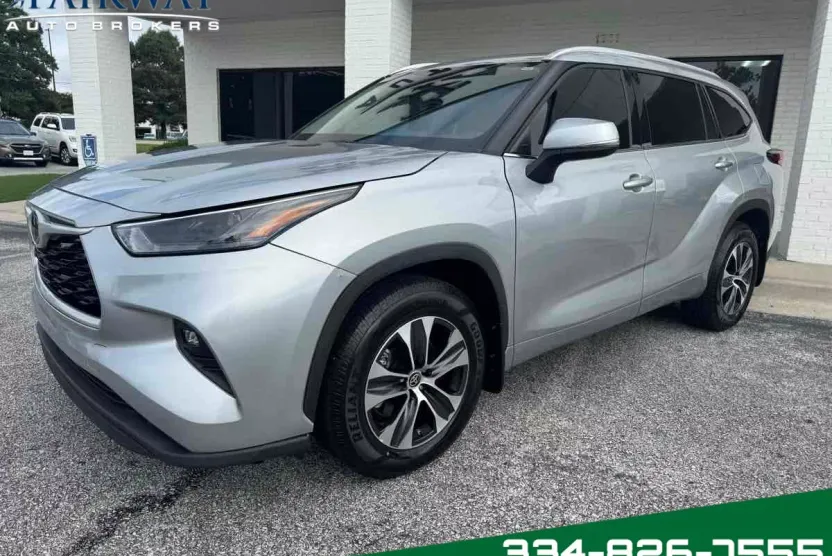 2022 Toyota Highlander XLE photo 1