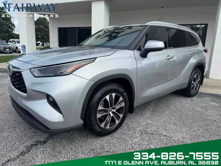 2022 Toyota Highlander XLE photo 1