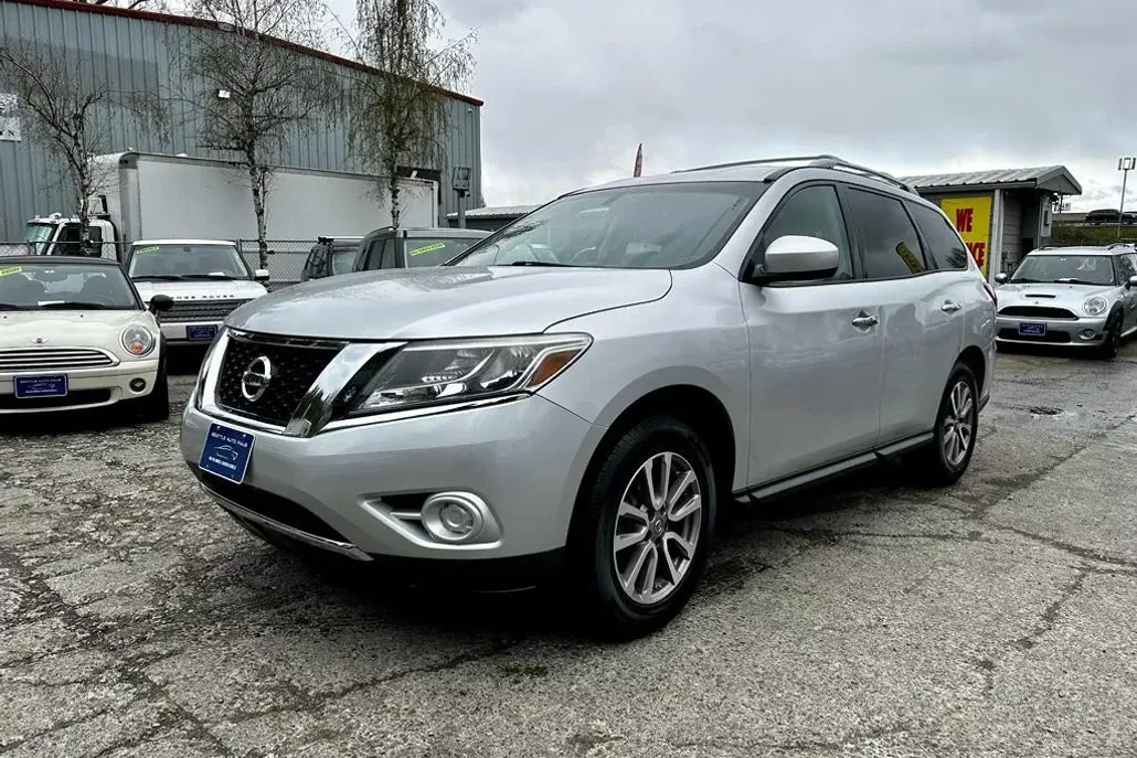 2014 Nissan Pathfinder Platinum photo 1
