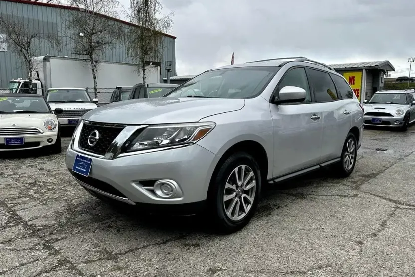 2014 Nissan Pathfinder Platinum photo 1