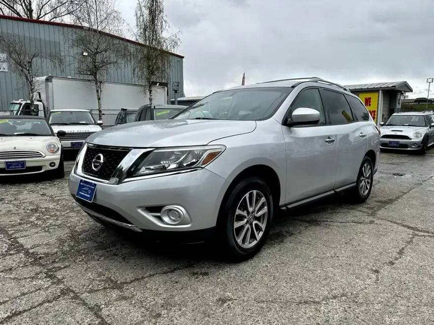 2014 Nissan Pathfinder Platinum photo 1