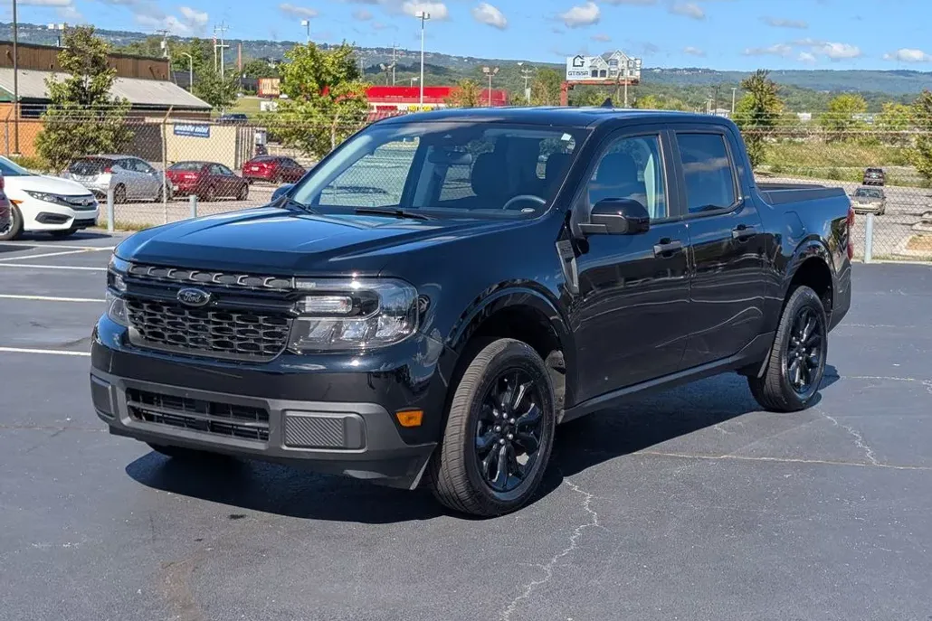 2024 Ford Maverick XLT photo 1