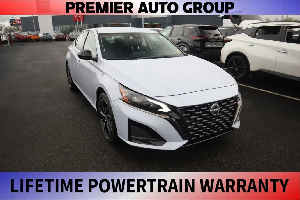 2025 Nissan Altima SR photo 1