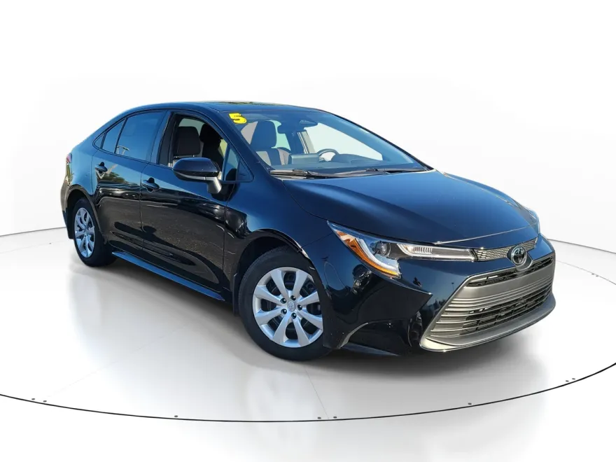2025 Toyota Corolla LE photo 1