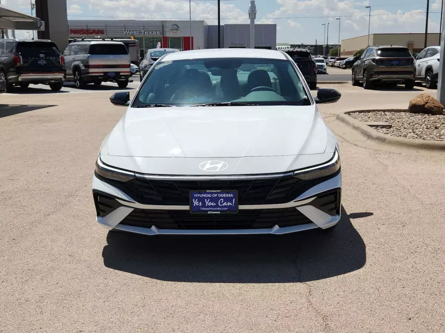 2025 Hyundai Elantra SEL Sport photo 1