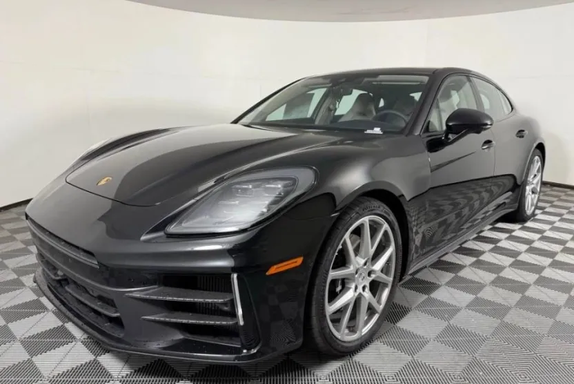 2025 Porsche Panamera 4 photo 1