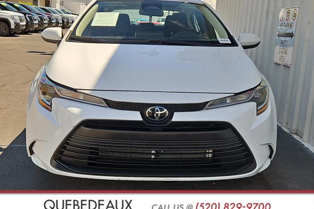 2024 Toyota Corolla LE photo 1