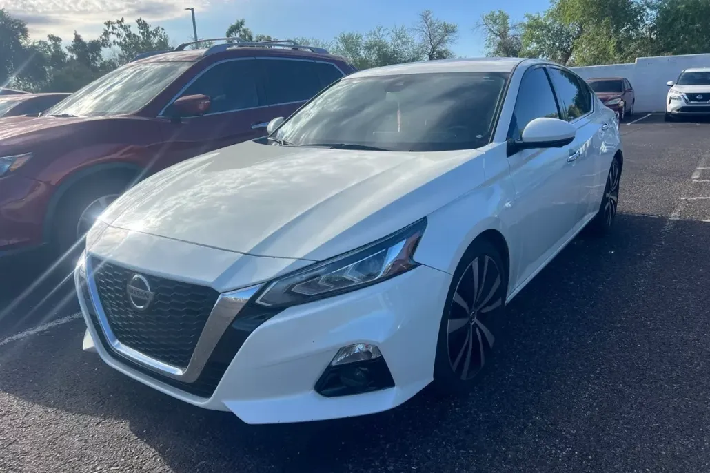2019 Nissan Altima 2.5 Platinum photo 1