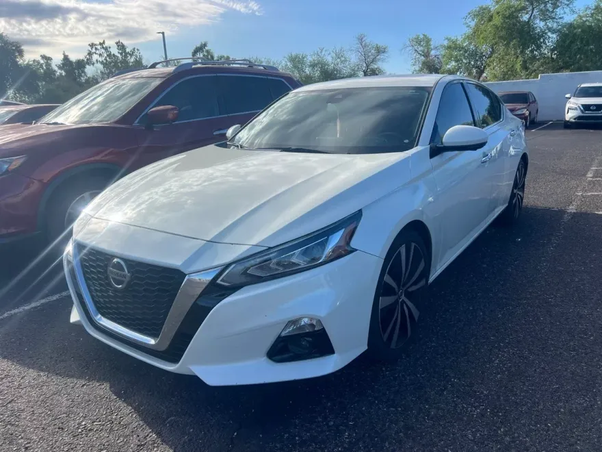 2019 Nissan Altima 2.5 Platinum photo 1