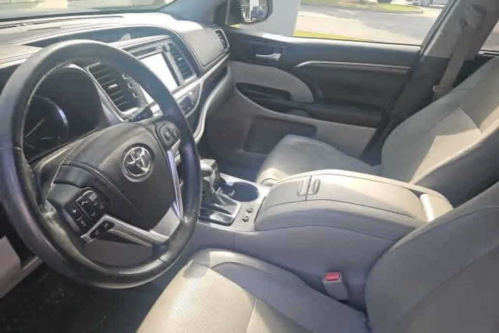 2015 Toyota Highlander Limited photo 1