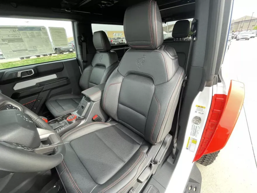 2025 Ford Bronco First Edition photo 17