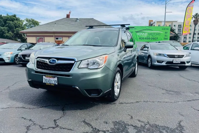 2015 Subaru Forester 2.5i Premium photo 1