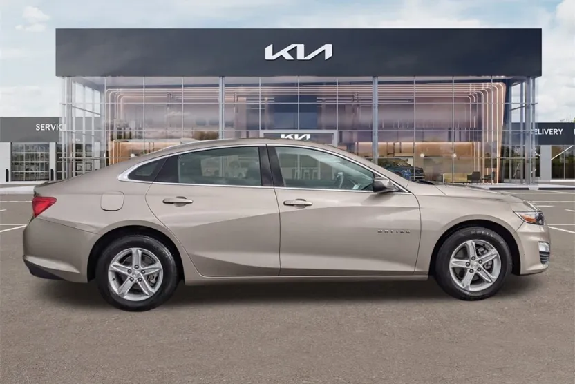 2024 Chevrolet Malibu 1LT photo 1