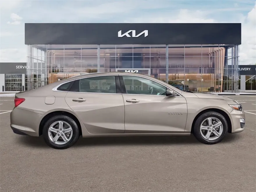 2024 Chevrolet Malibu 1LT photo 1