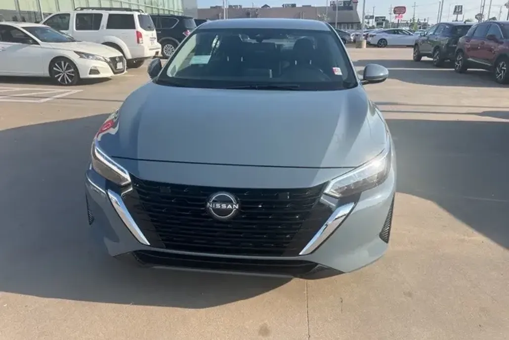 2025 Nissan Sentra SV photo 1
