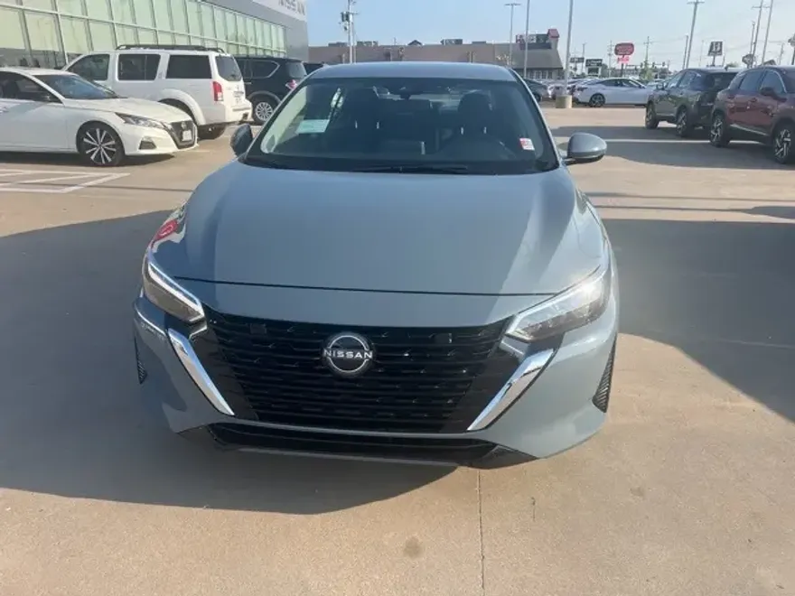 2025 Nissan Sentra SV photo 1