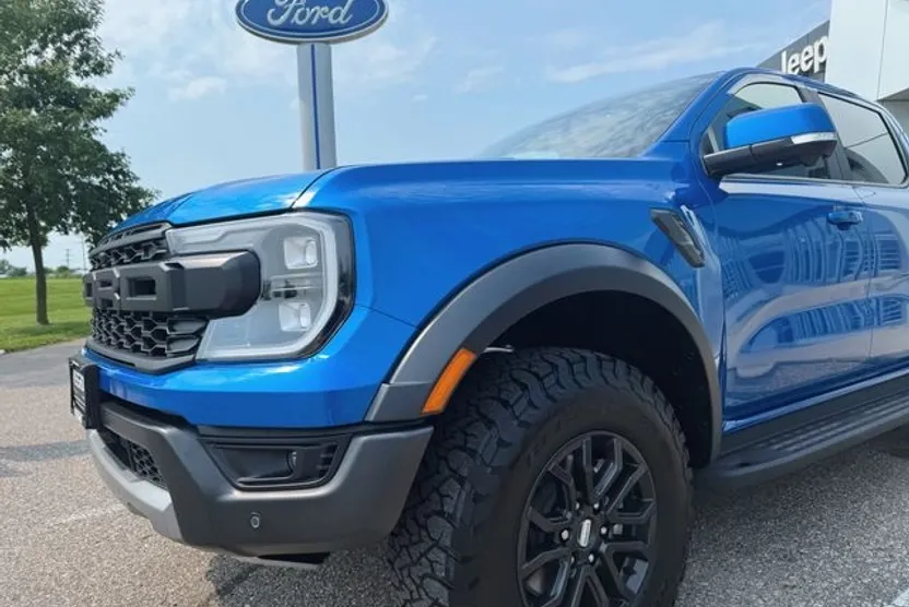2022 Ford Explorer XLT photo 1