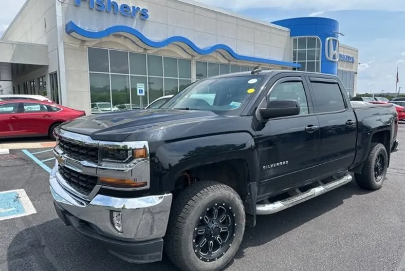 2018 Chevrolet Silverado 1500 LT photo 1
