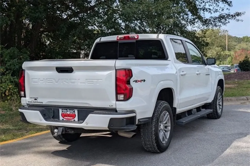 2023 Chevrolet Colorado LT photo 1