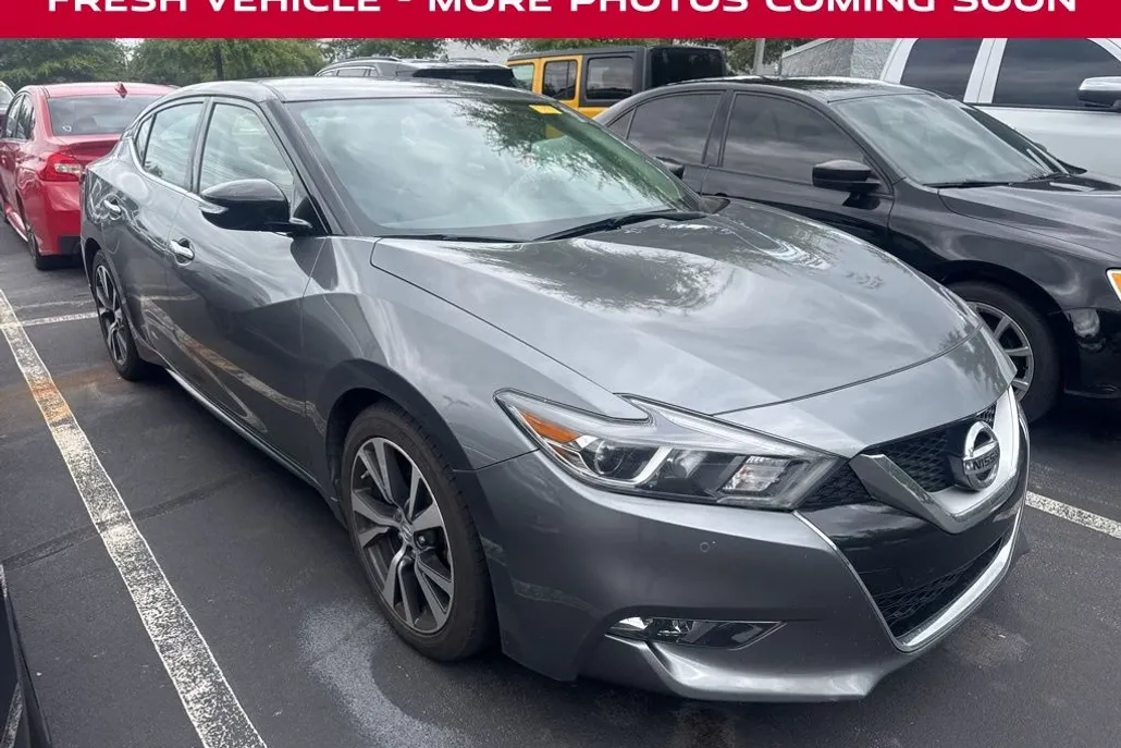 2017 Nissan Maxima SV photo 1