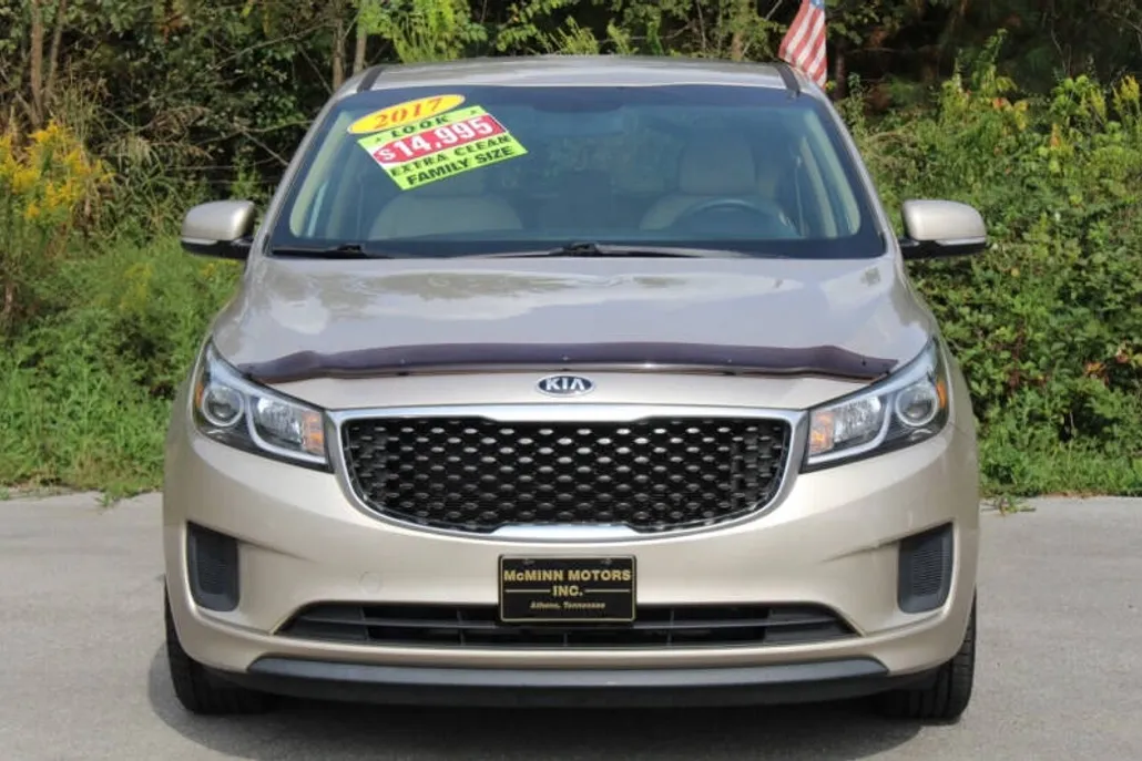 2017 Kia Sedona LX photo 1