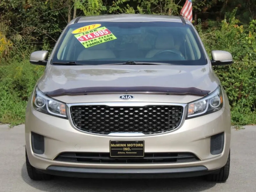 2017 Kia Sedona LX photo 1
