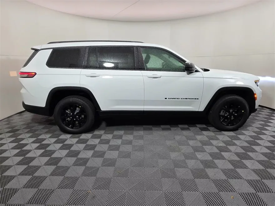 2025 Jeep Grand Cherokee Altitude photo 1