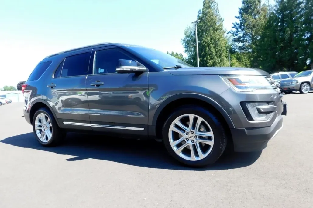 2017 Ford Explorer XLT Sport photo 1