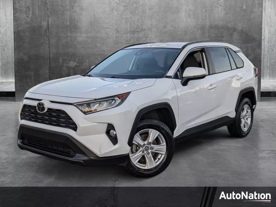 2020 Toyota RAV4 XLE photo 1