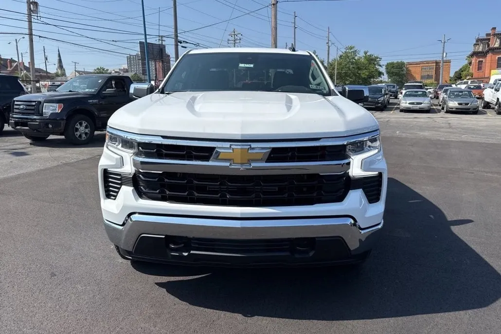 2026 Chevrolet Silverado 1500 LT photo 1