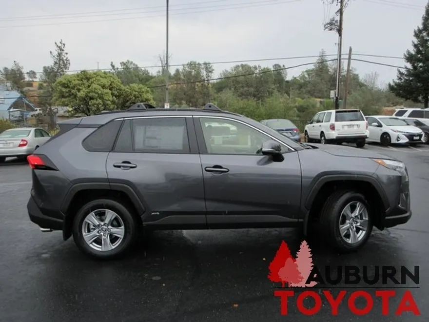 2025 Toyota RAV4 Hybrid XLE photo 1