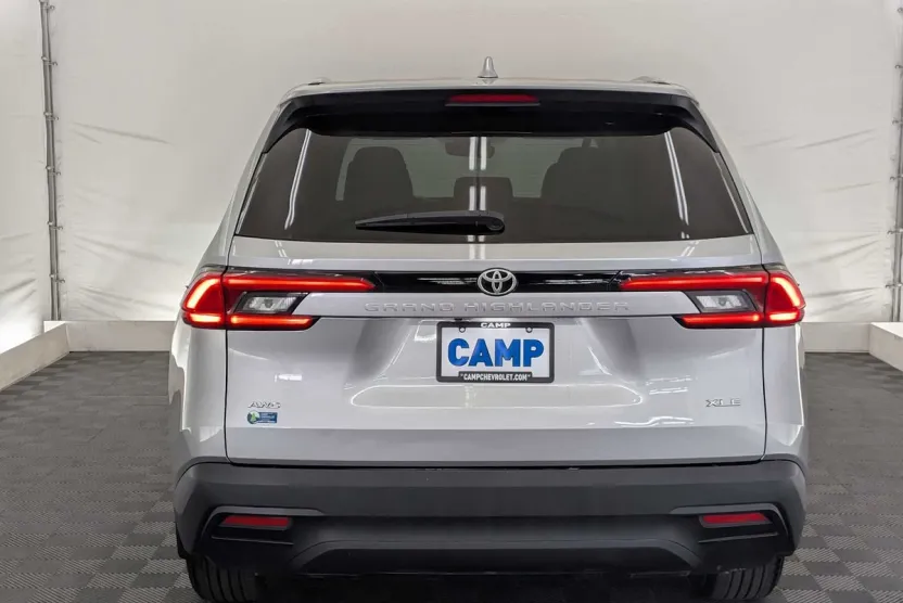 2024 Toyota Grand Highlander XLE photo 1