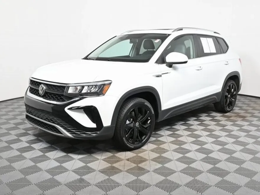 2022 Volkswagen Taos SE photo 1