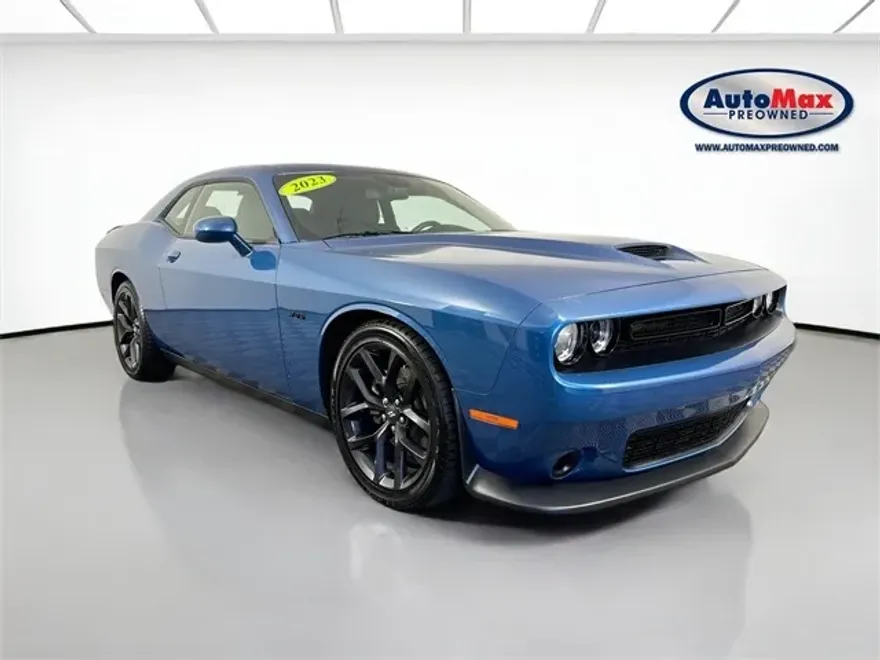 2023 Dodge Challenger R/T photo 1
