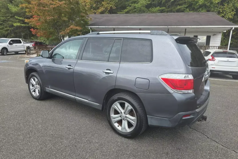 2013 Toyota Highlander Limited Sport photo 1