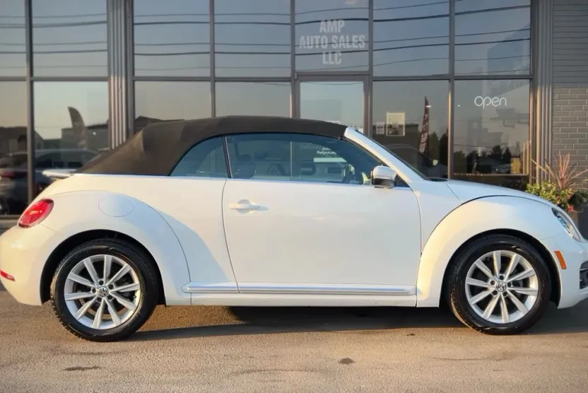 2017 Volkswagen Beetle 1.8T SE Convertible photo 1