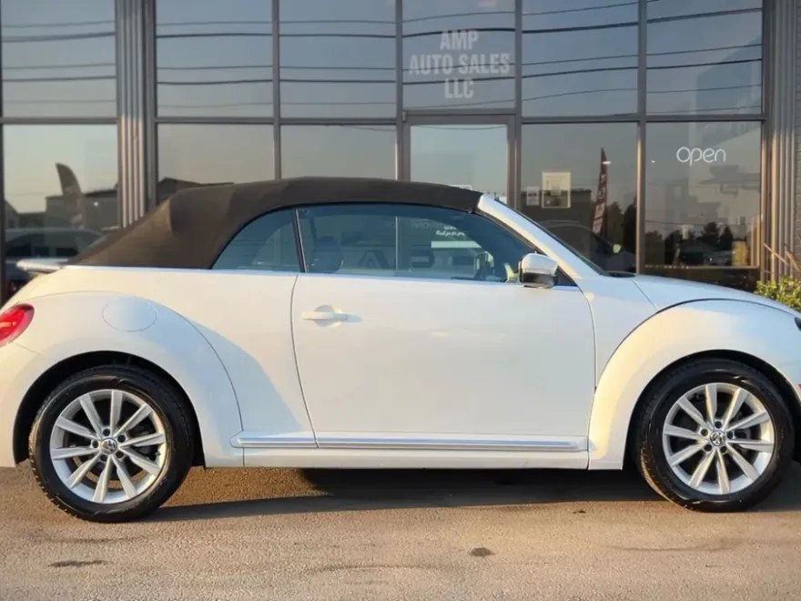 2017 Volkswagen Beetle 1.8T SE Convertible photo 1
