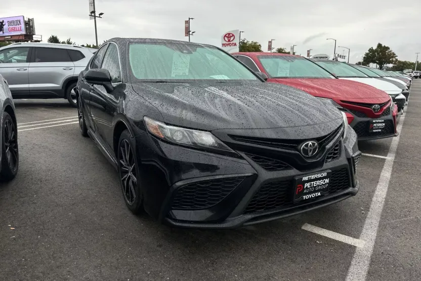 2021 Toyota Camry SE photo 1