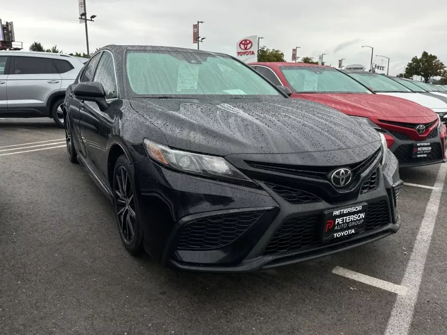 2021 Toyota Camry SE photo 1