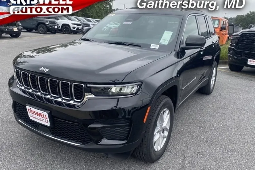 2025 Jeep Grand Cherokee Laredo photo 1