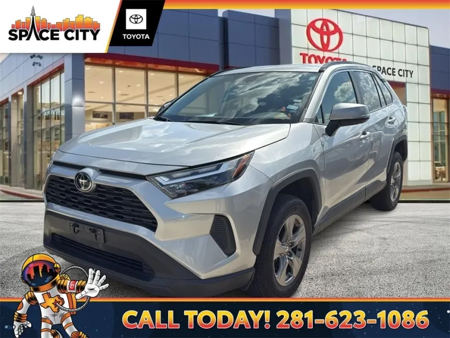 2024 Toyota RAV4 XLE photo 1