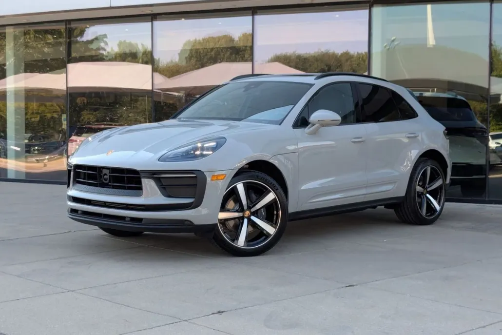 2026 Porsche Macan T photo 1