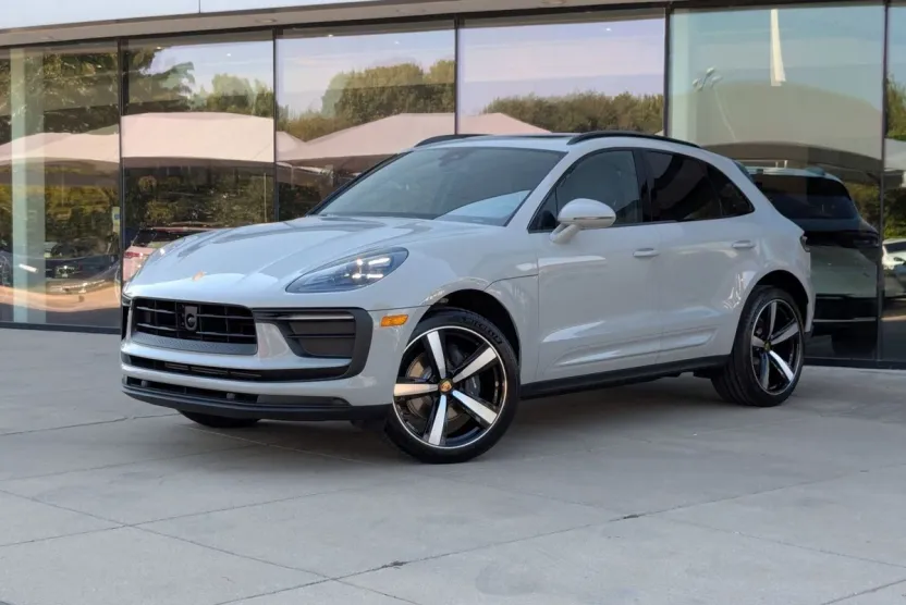 2026 Porsche Macan T photo 1