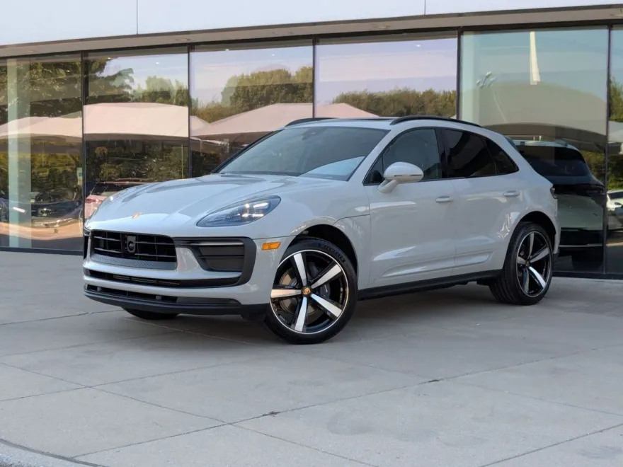 2026 Porsche Macan T photo 1