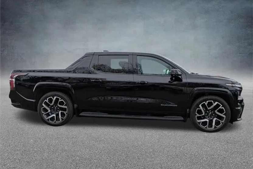 2025 Chevrolet Silverado EV RST photo 1