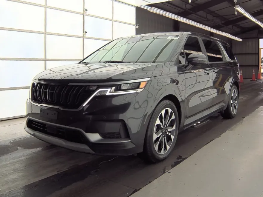 2024 Kia Carnival EX photo 1